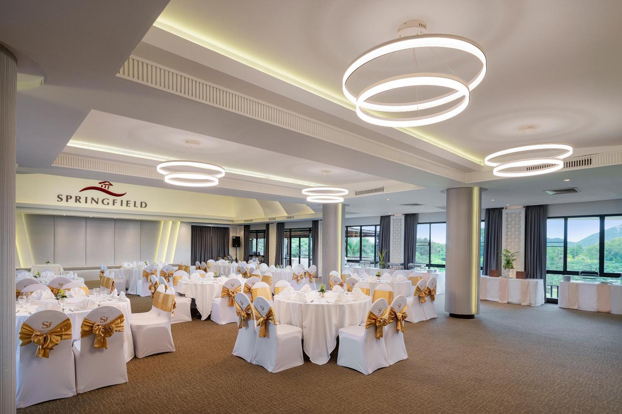 Springfield Village Golf & Spa Cha-Am Exteriör bild